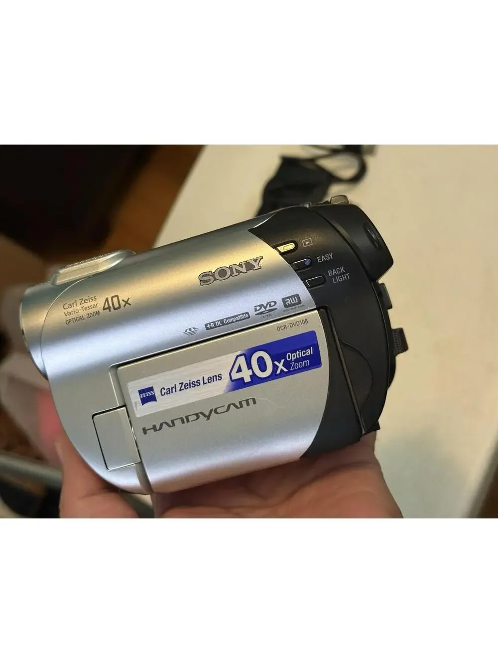Sony Handycam DCR-DVD108 40x Optical Zoom DVD/DVD-RW 2.5in LCD ( READ )